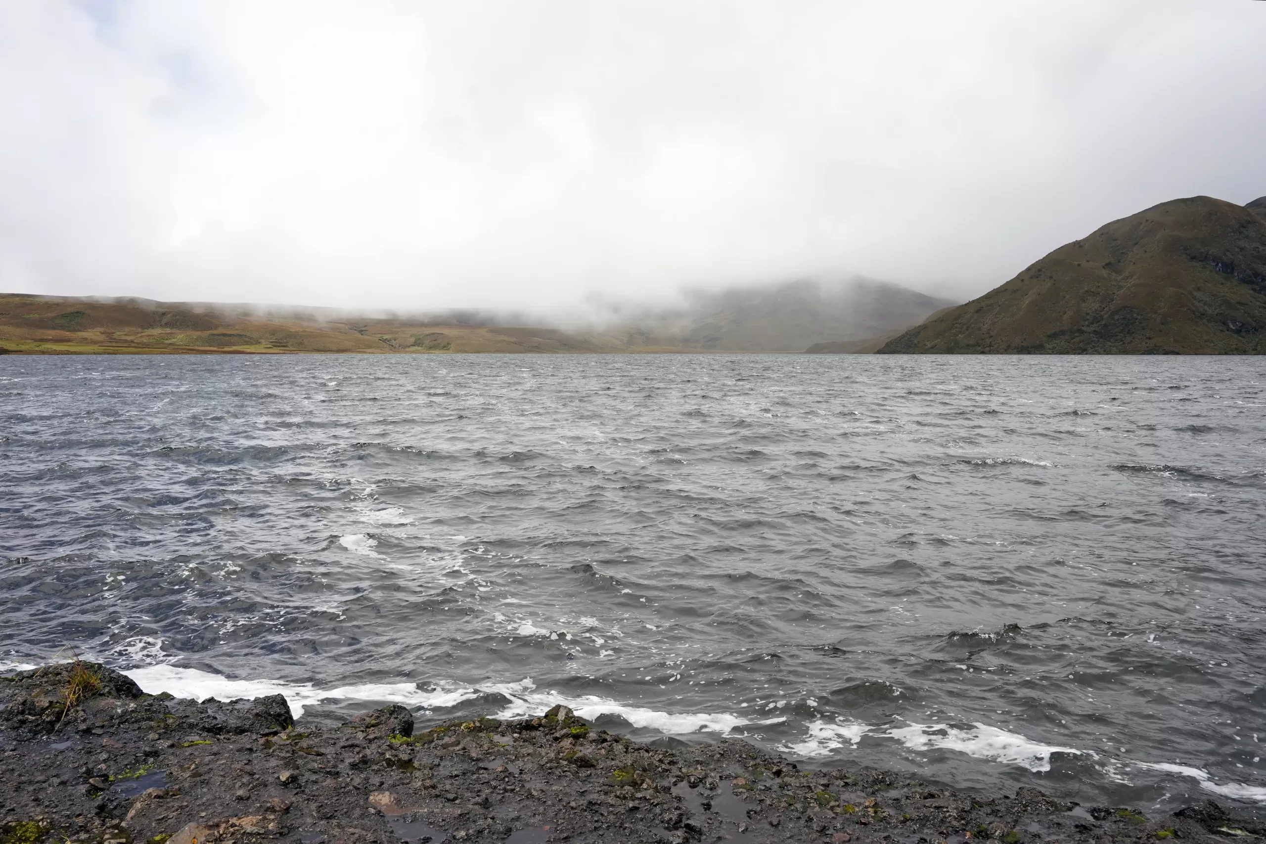 Laguna de la montaña Antisana